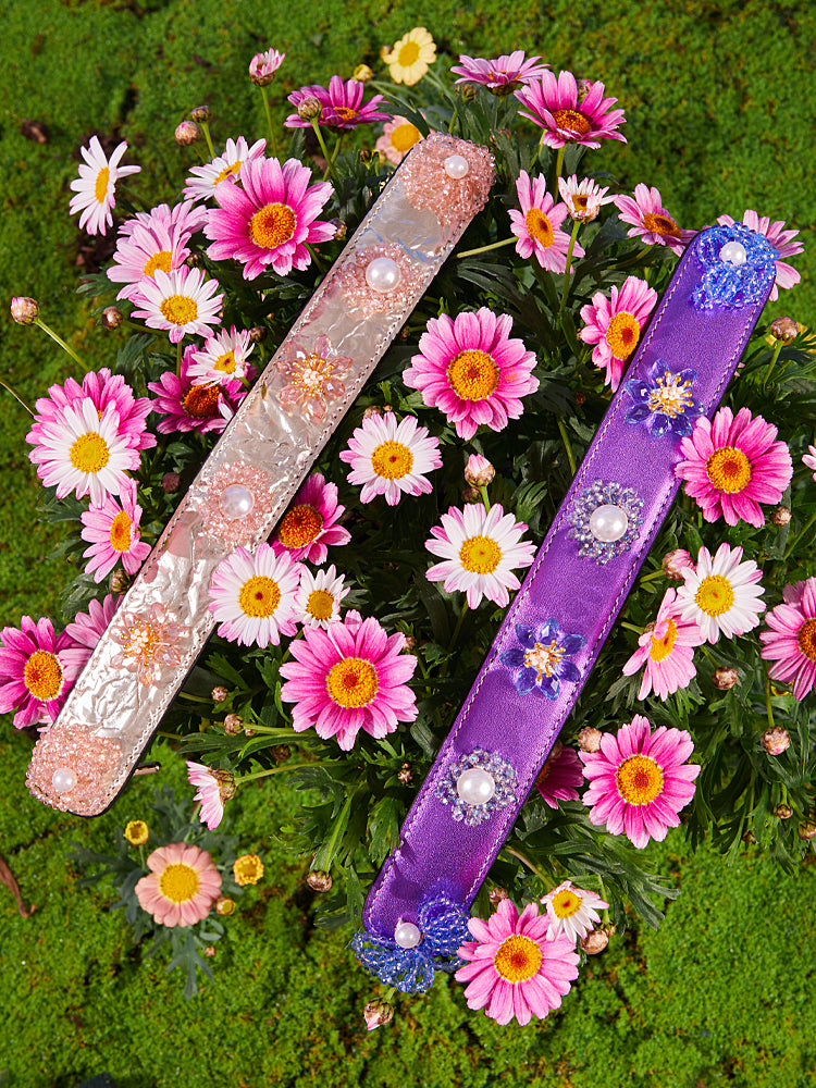 Six Beaded Daisies Leather Handle