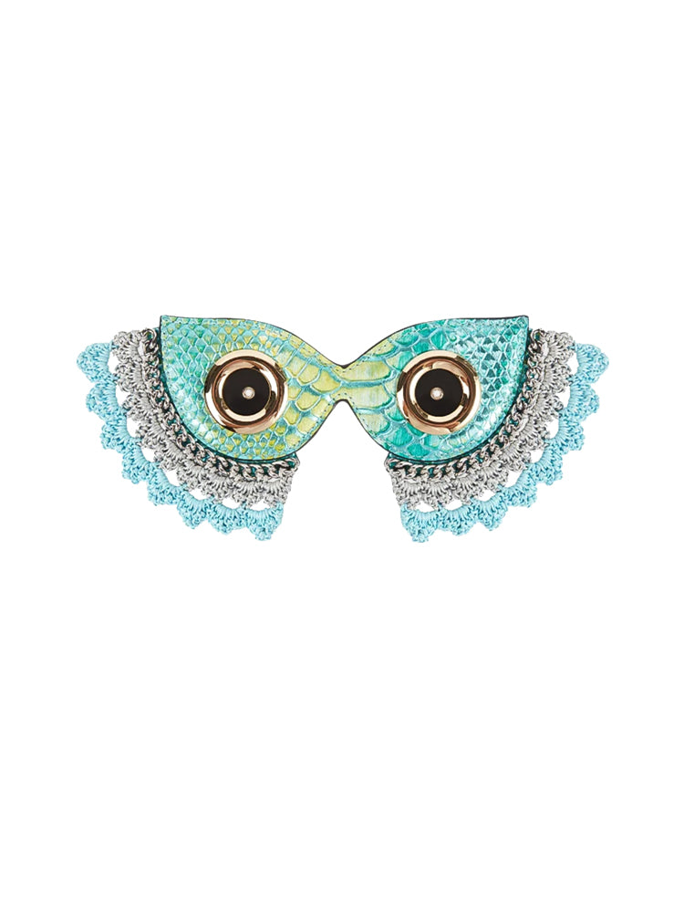 Mask-Stitched Collar