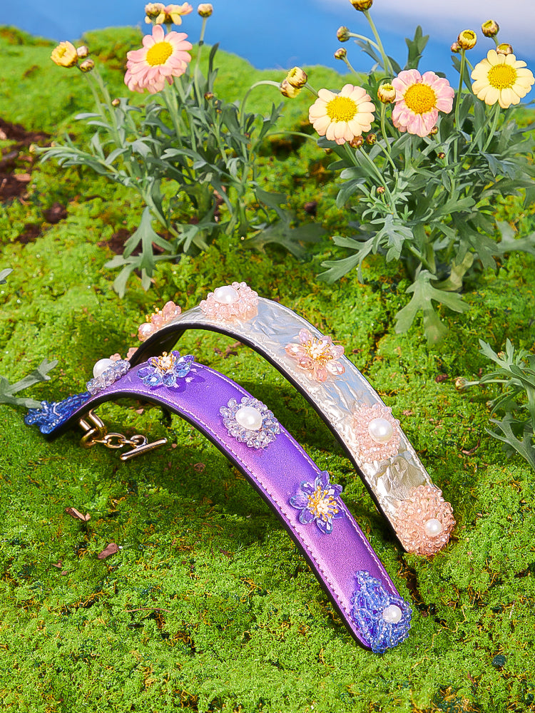 Six Beaded Daisies Leather Handle